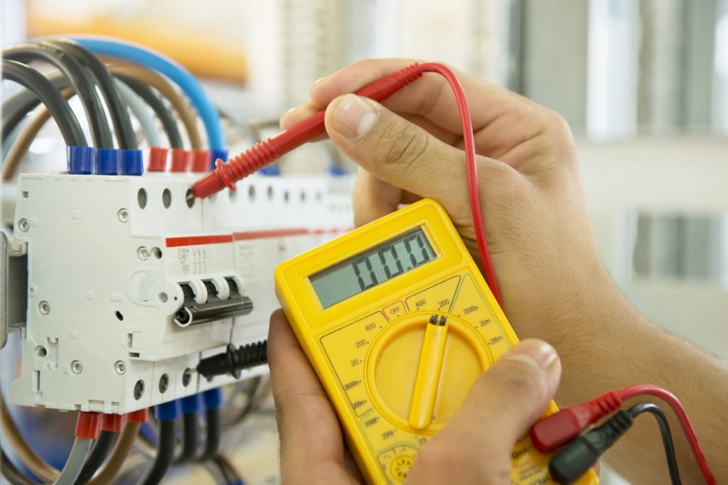 كهربائي منازل في دبي 0521886592 اعمال الكهرباء
